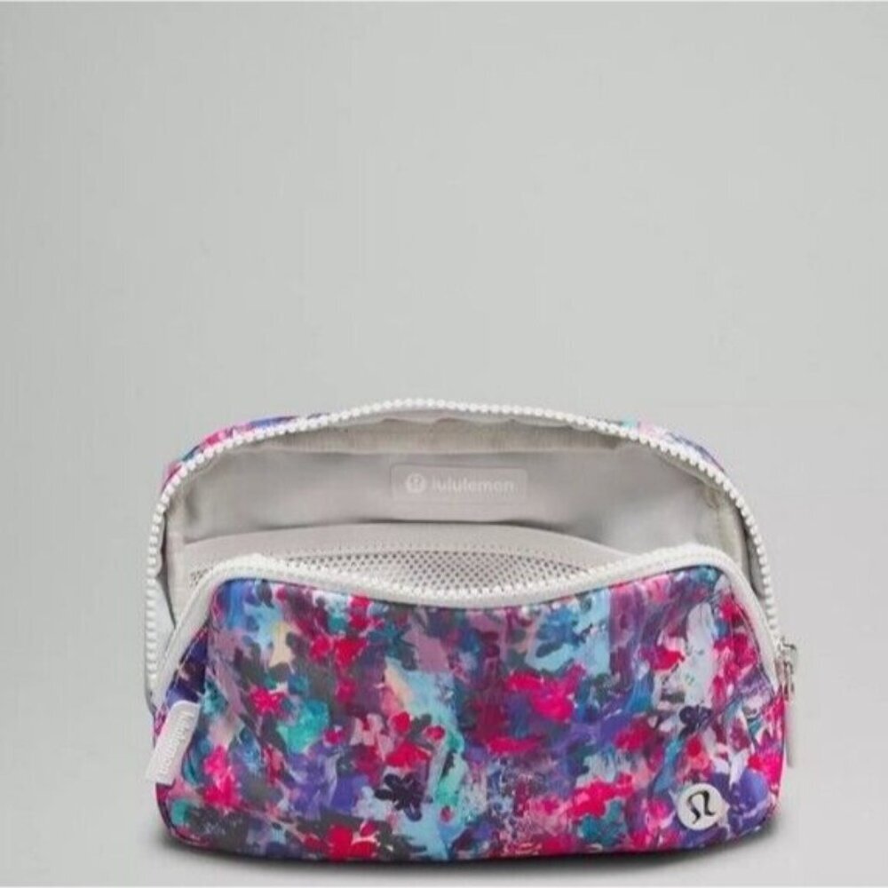 LULULEMON Everywhere Belt Bag Long Strap 1L Flower Glide Multi Vapor NWT - Picture 4 of 9